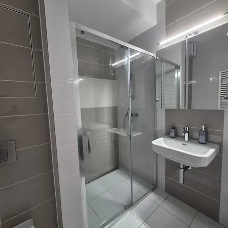 City And Garden Stylovy Apartman S Vyhladom A Zelenym Dvorom