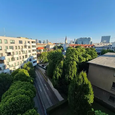 Apartment City And Garden Stylovy Apartman S Vyhladom A Zelenym Dvorom